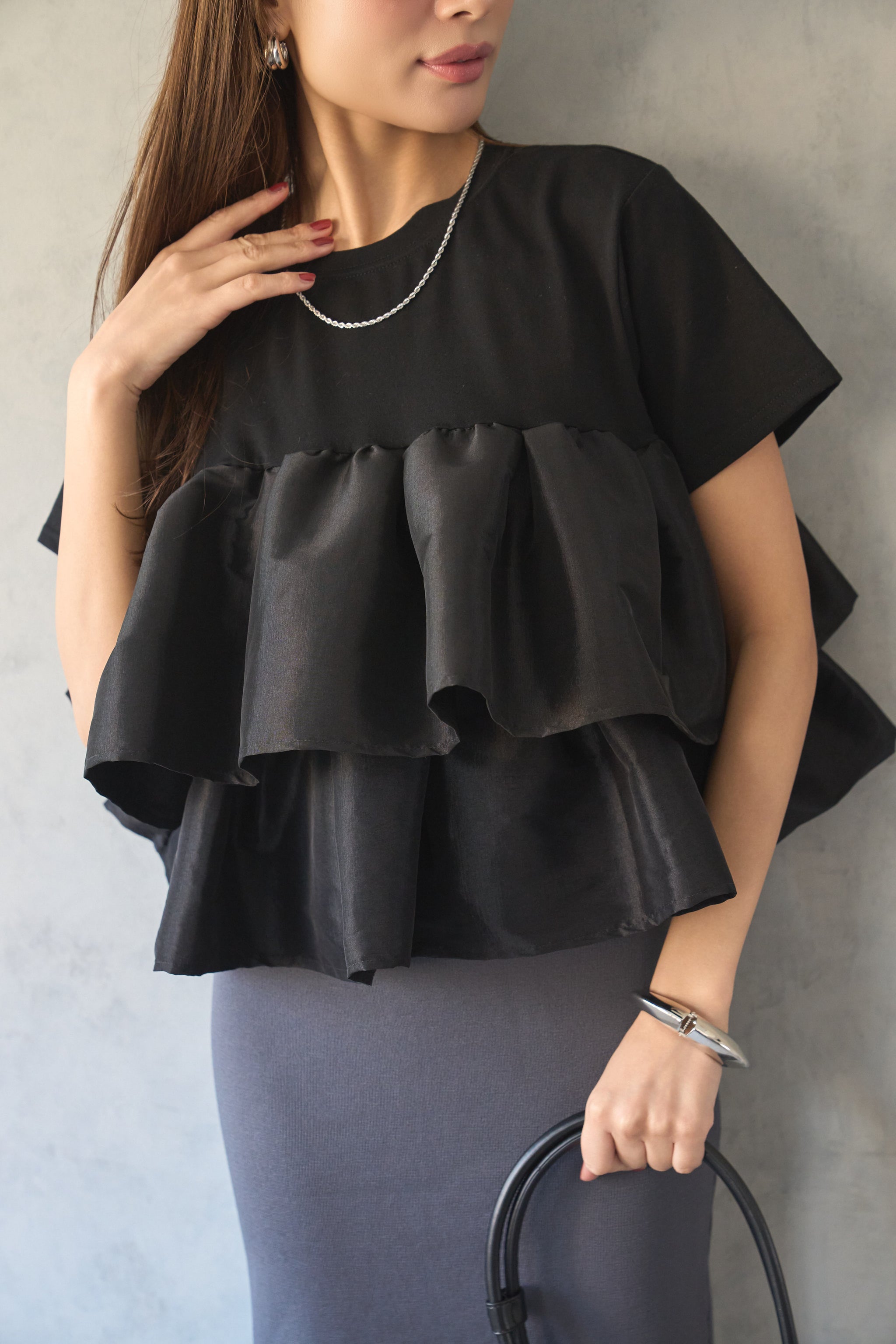 残りわずか！】ドッキングフリルTシャツ BLACK – ODORATA official