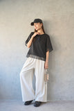 シアーミックスブラウスTシャツ（BLACK）×ピンタックワイドパンツ（IVORY）
