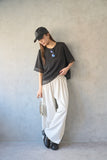 シアーミックスブラウスTシャツ（BLACK）×ピンタックワイドパンツ（IVORY）
