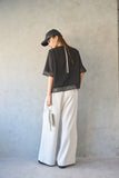 シアーミックスブラウスTシャツ（BLACK）×ピンタックワイドパンツ（IVORY）