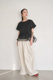 レースオーガンジーフリルトップス（BLACK）×ピンタックワイドパンツ（IVORY）