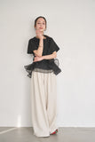 レースオーガンジーフリルトップス（BLACK）×ピンタックワイドパンツ（IVORY）