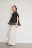 レースオーガンジーフリルトップス（BLACK）×ピンタックワイドパンツ（IVORY）