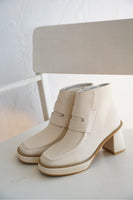 ショートブーツ White