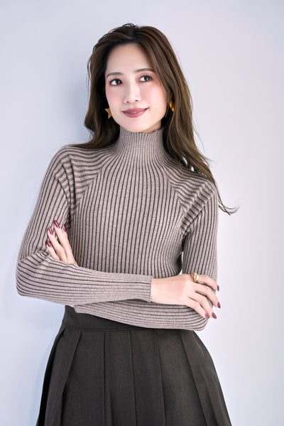 リブニットシームレスタートルトップス　グレージュ