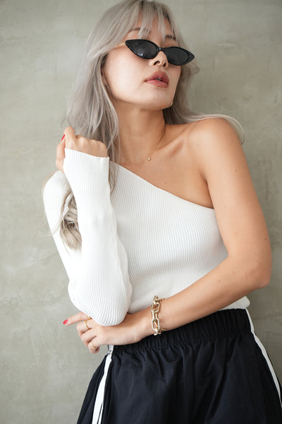 ワンショルニットプルオーバー White