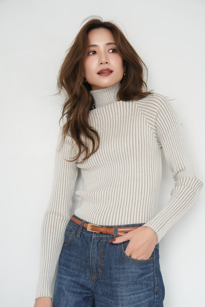 リブニットシームレスタートルトップス　エクリュ