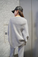 イレギュラーヘムニット＋フレアパンツセットアップ